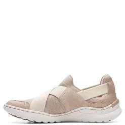 Fashion & Street*Clarks Women's , Teagan Go Slip-On Sneaker Sand