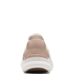 Fashion & Street*Clarks Women's , Teagan Go Slip-On Sneaker Sand