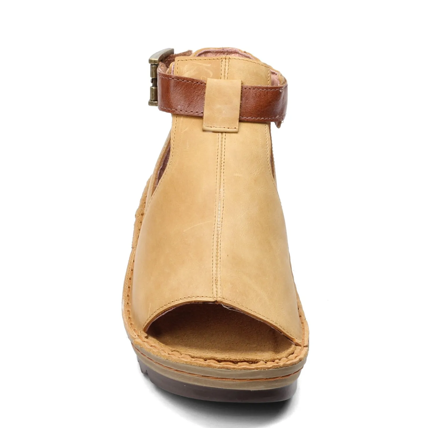 Footbed Sandals*Naot Women's , Verbena Sandal Oily Dune Nubuck