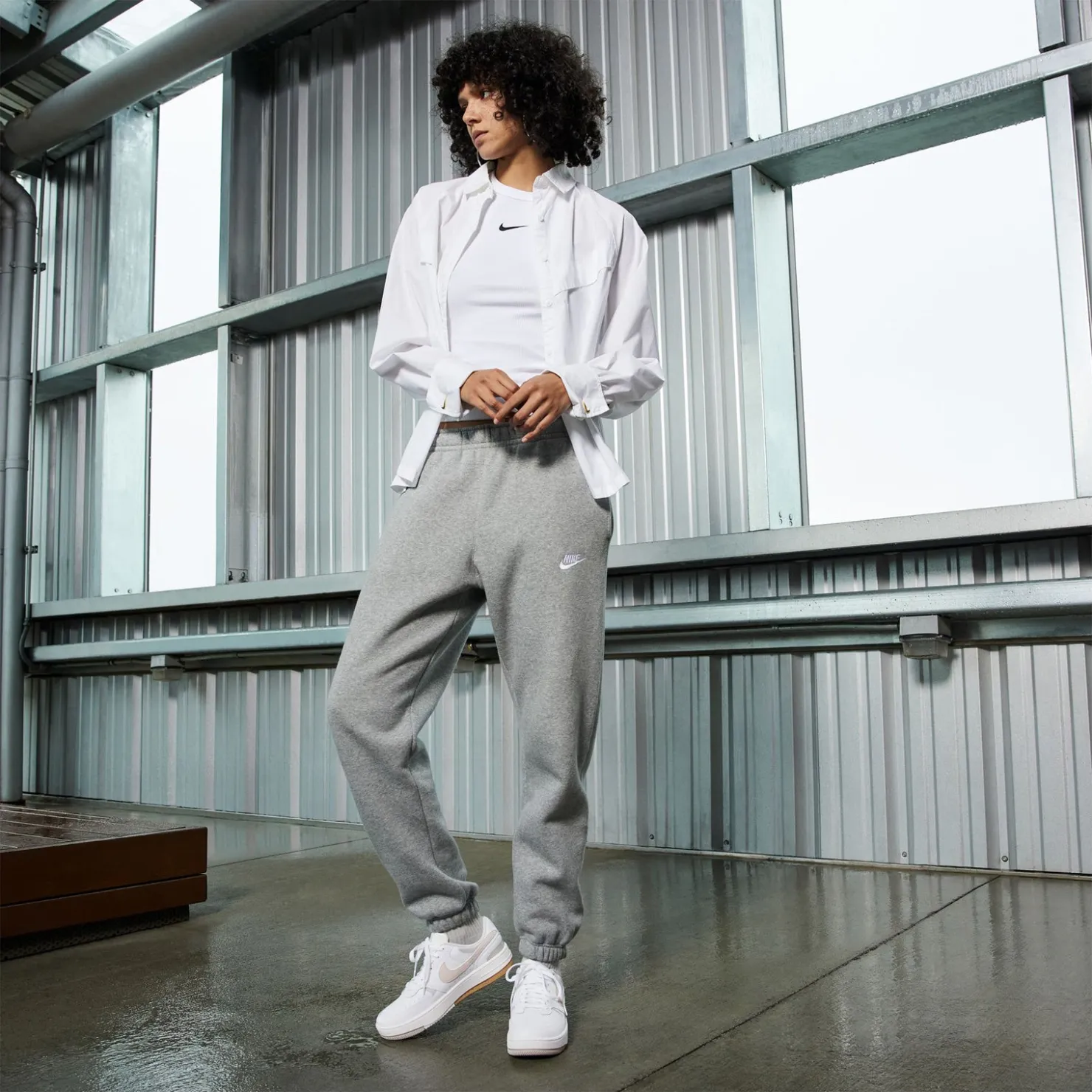 Fashion & Street*Nike Women's , Gamma Force Sneaker White/Phantom-Light Bone-Sanddrift