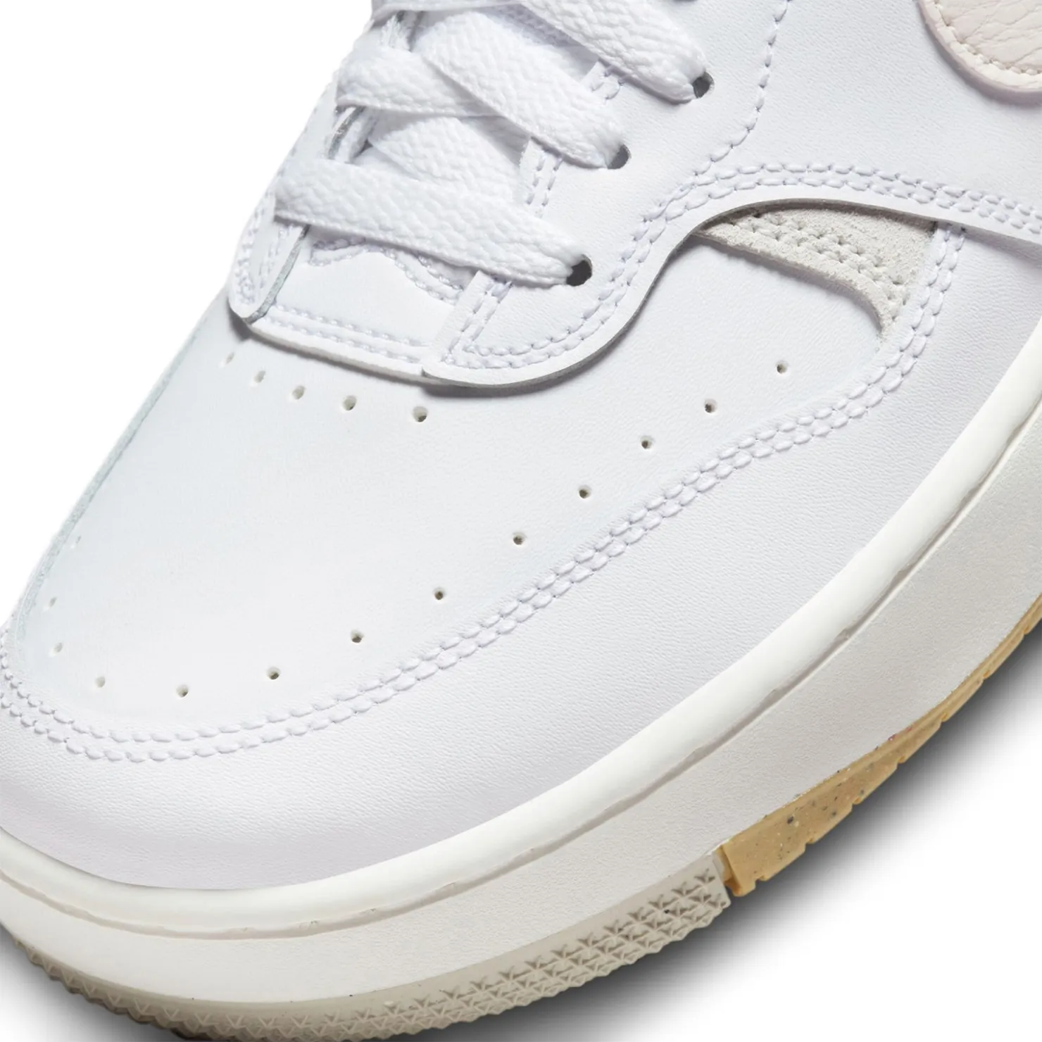 Fashion & Street*Nike Women's , Gamma Force Sneaker White/Phantom-Light Bone-Sanddrift