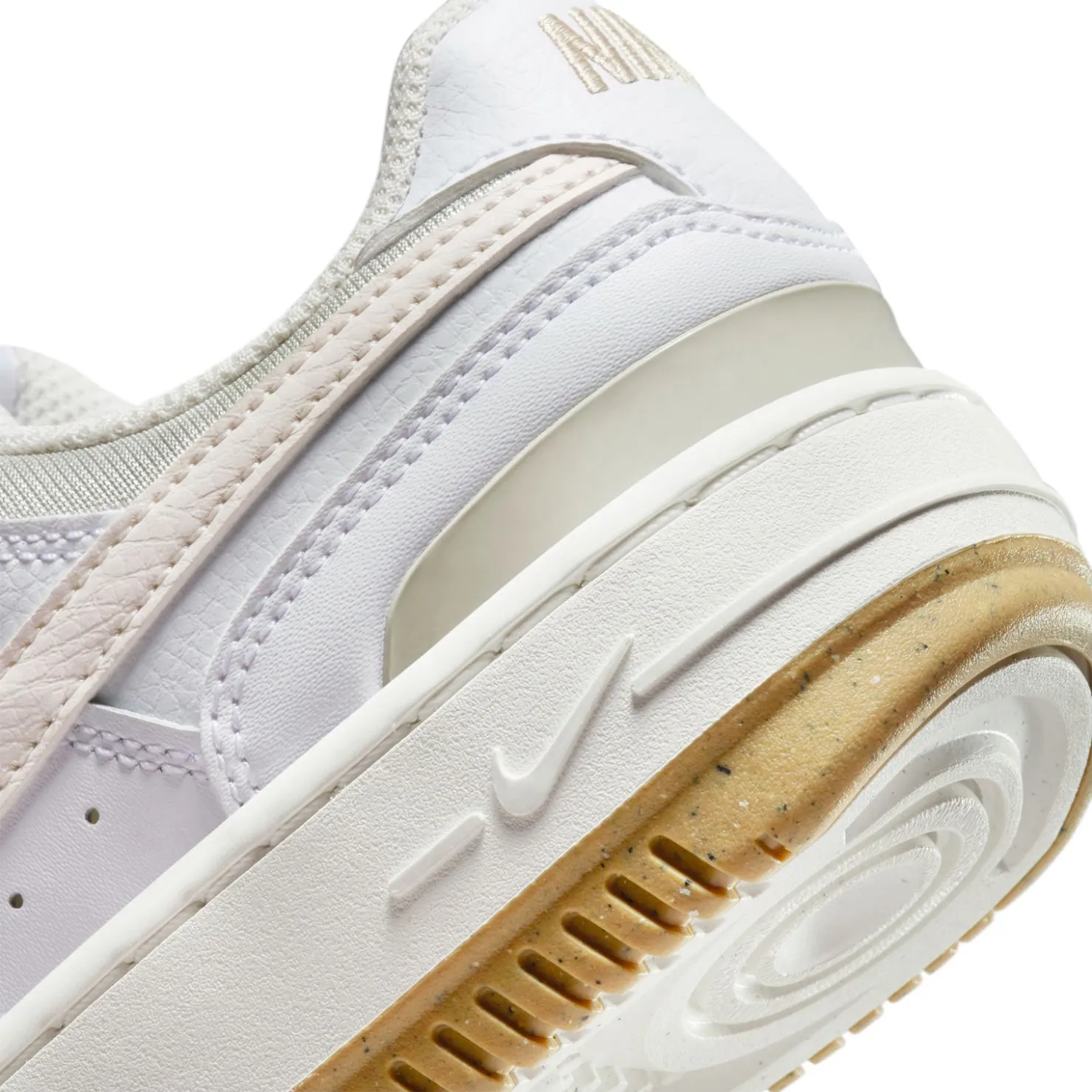 Fashion & Street*Nike Women's , Gamma Force Sneaker White/Phantom-Light Bone-Sanddrift