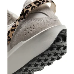 Fashion & Street*Nike Women's , Waffle Debut Sneaker Phantom/Sesame-Summit White-Black