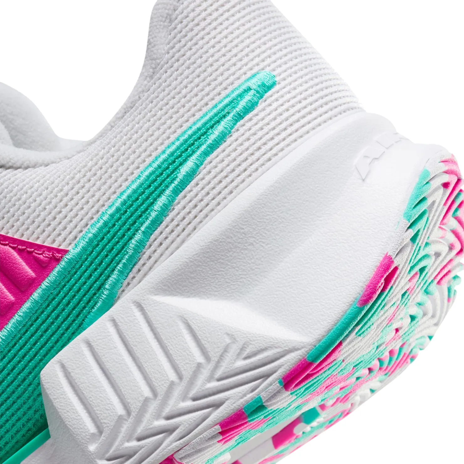 Court*Nike Women's , Zoom Challenge Pickleball Shoe White/Retro-Alchemy Pink