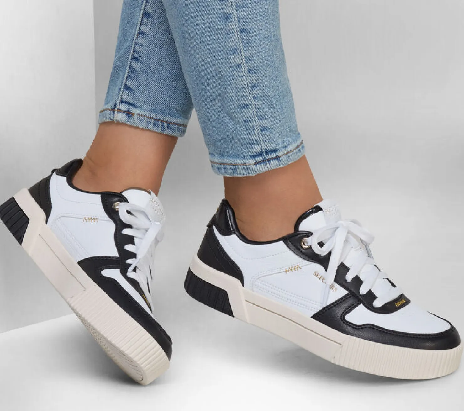 Fashion & Street*Skechers Women's , Jade - Best In Class Sneaker White Black