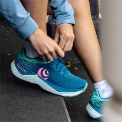 Running*Topo Athletic Women's Topo, Ultrafly 5 Running Shoe Blue/Aqua